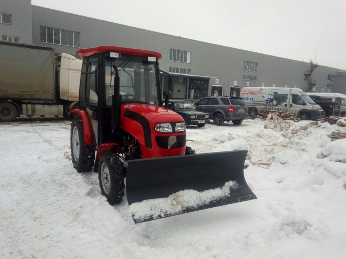 Расчистка участка парковки от снега в Подольске